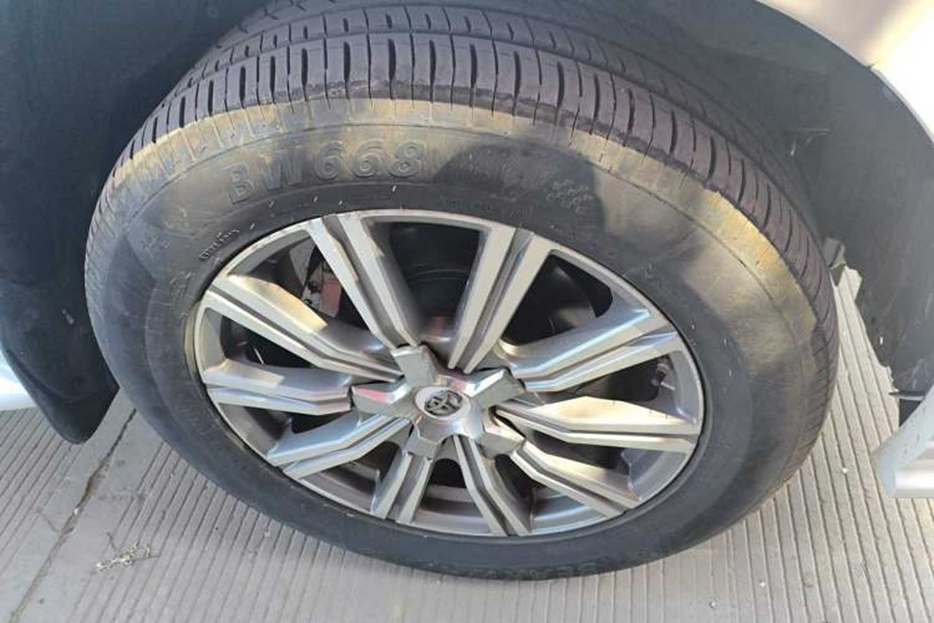 Used Toyota Land Cruiser  Right Front Wheel Hub