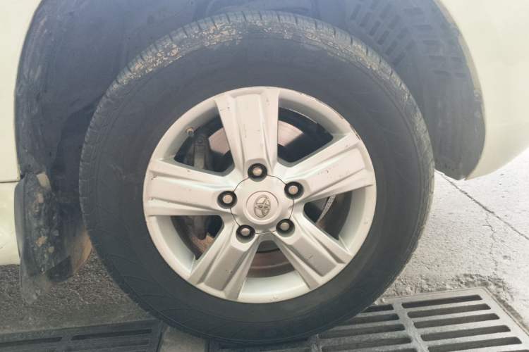 Used Toyota Land Cruiser 2016 4.0L Gasoline 8-Seater Middle East Version Right Front Wheel Hub