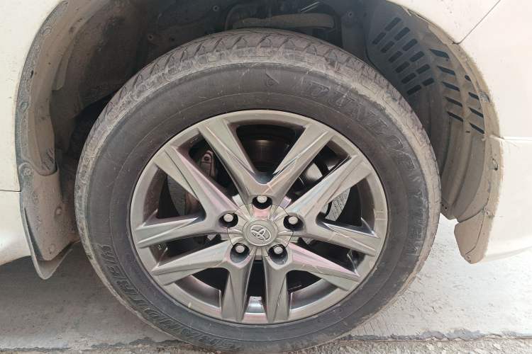 Used Toyota Land Cruiser 2016 4.0 GX-R Dual Fuel Dual Differential – Middle East Right Front Wheel Hub