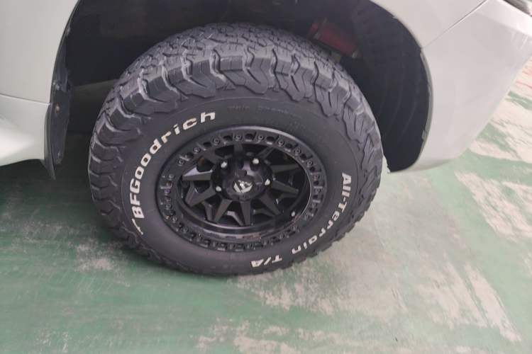 Used Toyota Land Cruiser  Right Front Wheel Hub