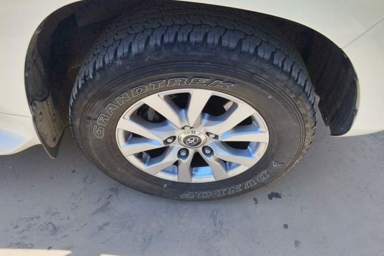 Used Toyota Land Cruiser  Right Front Wheel Hub