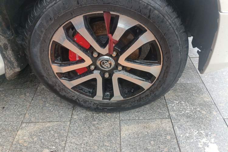 Used Toyota Land Cruiser  Right Front Wheel Hub