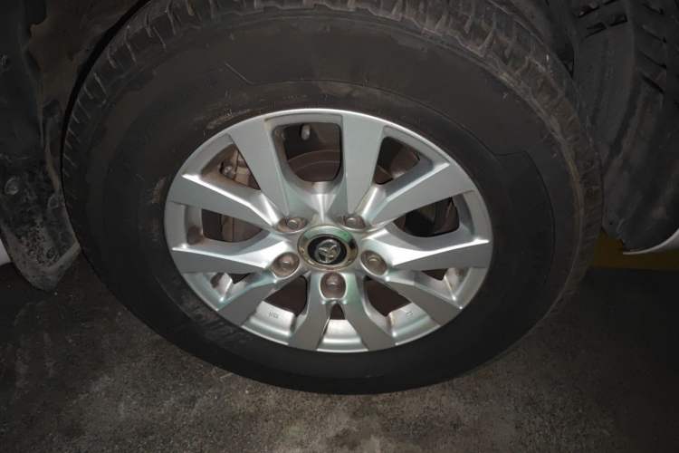 Used Toyota Land Cruiser  Right Front Wheel Hub