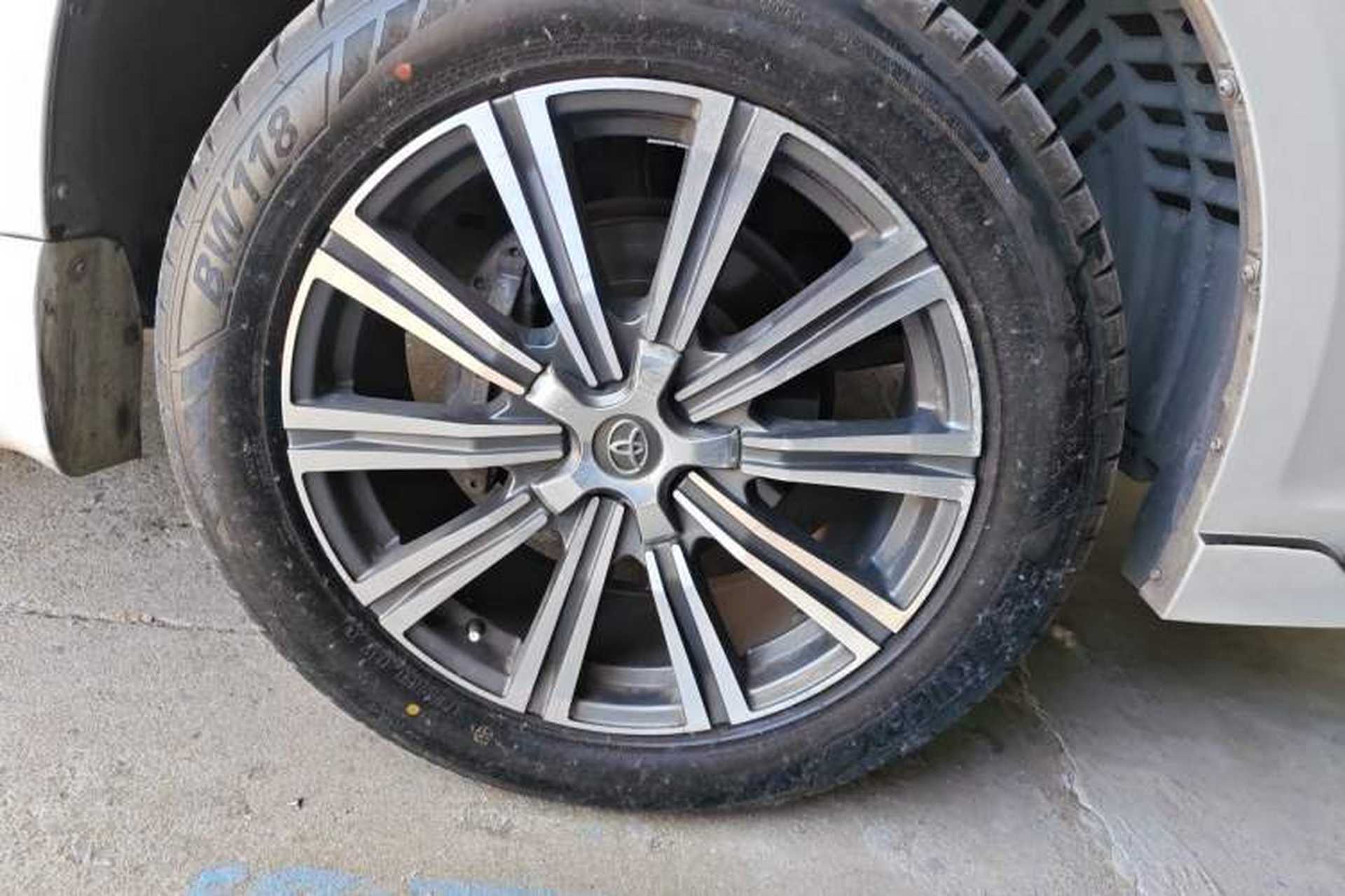 Used Toyota Land Cruiser 2016 4.0L Gasoline 8-Seater Middle East Version Right Front Wheel Hub
