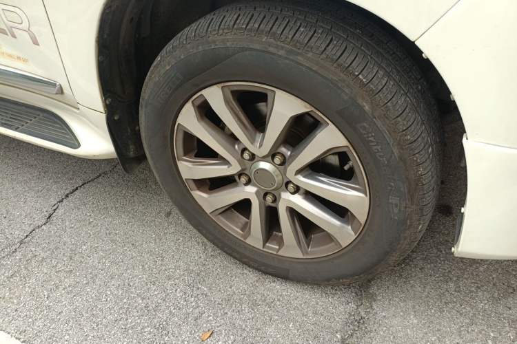 Used Toyota Land Cruiser 2016 4.0L Automatic Parallel Import Version 5 Seats Right Front Wheel Hub