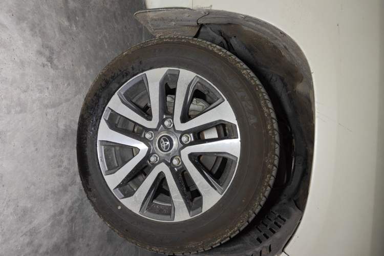 Used Toyota Land Cruiser  Right Front Wheel Hub