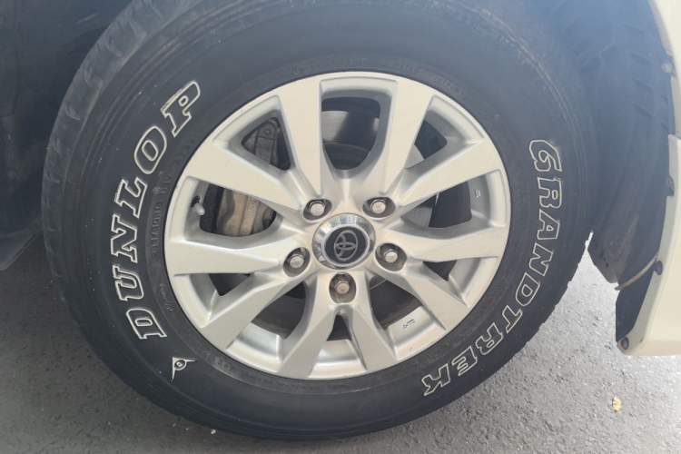 Used Toyota Land Cruiser 2016 4.0L Automatic GX-R Right Front Wheel Hub