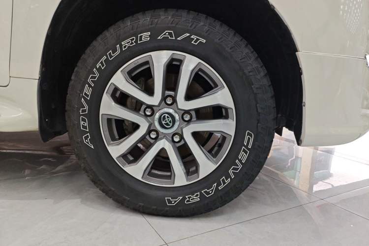Used Toyota Land Cruiser  Right Front Wheel Hub