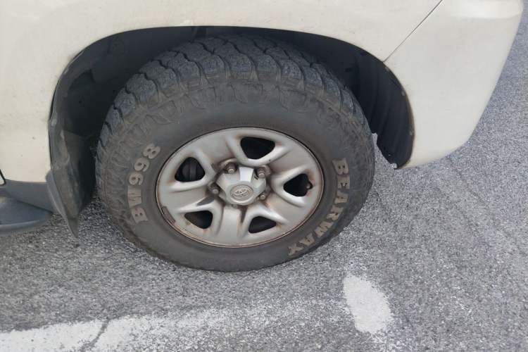 Used Toyota Land Cruiser 2016 4.0L GX 5-Seater U.S. Specification Right Front Wheel Hub