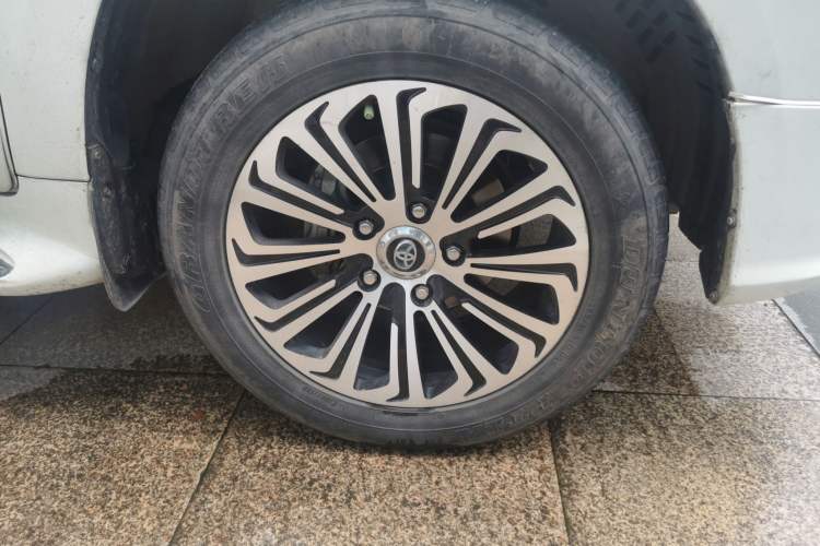 Used Toyota Land Cruiser  Right Front Wheel Hub
