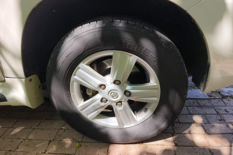 Used Toyota Land Cruiser  Right Front Wheel Hub