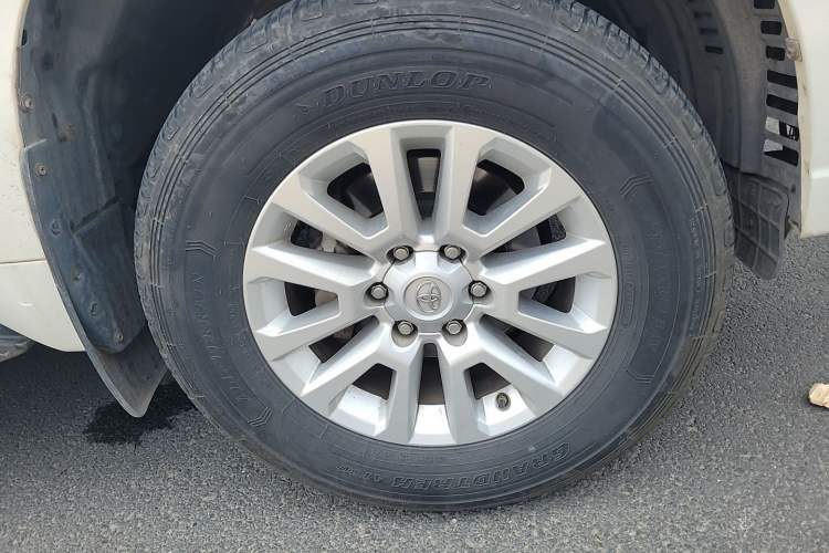 Used Toyota Land Cruiser  Right Front Wheel Hub