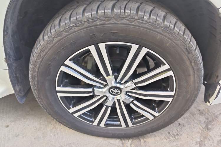 Used Toyota Land Cruiser 2016 4.6L GX-R Middle East Right Front Wheel Hub