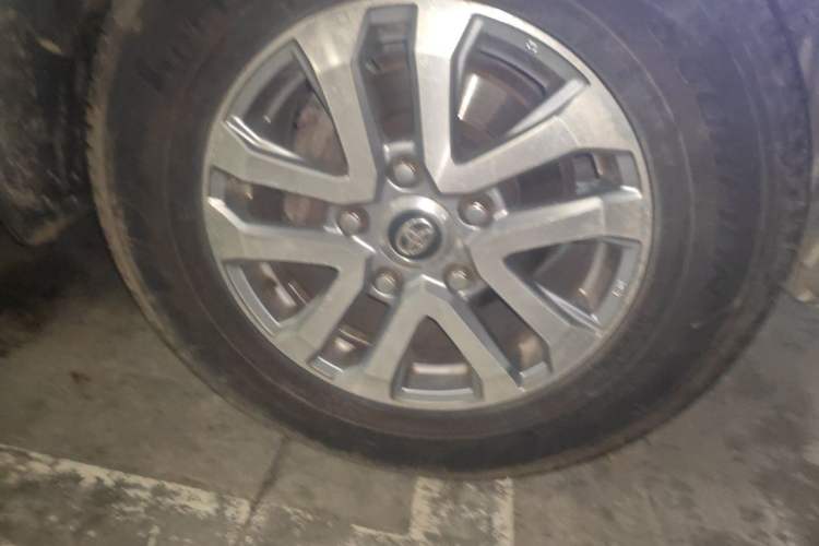 Used Toyota Land Cruiser  Right Front Wheel Hub