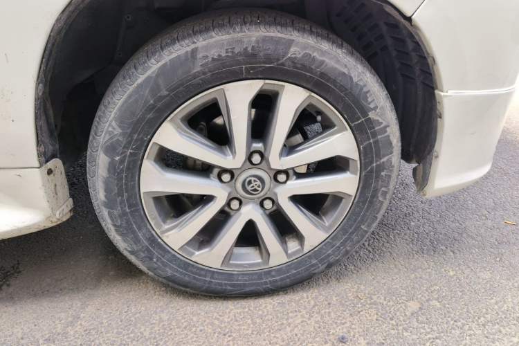 Used Toyota Land Cruiser  Right Front Wheel Hub