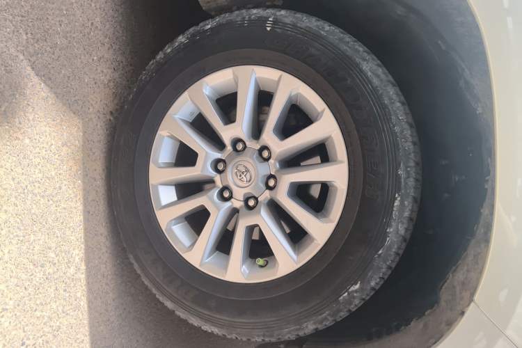Used Toyota Land Cruiser  Right Front Wheel Hub