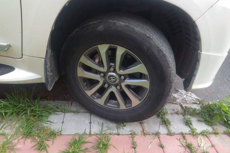 Used Toyota Land Cruiser  Right Front Wheel Hub