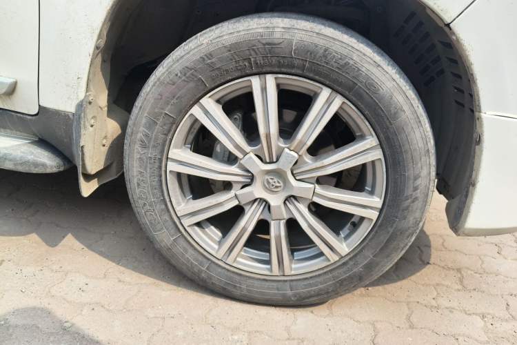 Used Toyota Land Cruiser 2016 4.0 GX-R Dual Fuel Dual Differential – Middle East Right Front Wheel Hub