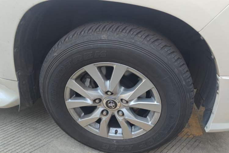 Used Toyota Land Cruiser 2016 4.6L Automatic VX-R Right Front Wheel Hub