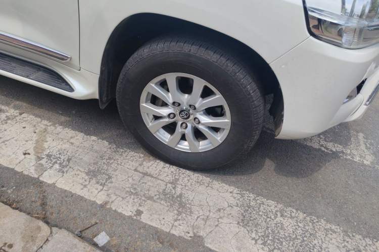 Used Toyota Land Cruiser  Right Front Wheel Hub
