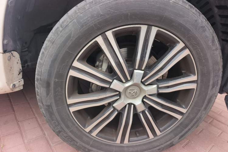 Used Toyota Land Cruiser  Right Front Wheel Hub