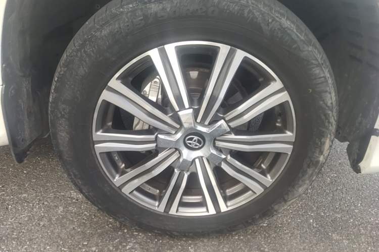 Used Toyota Land Cruiser 2016 4.0 GX-R Dual Fuel Dual Differential – Middle East Right Front Wheel Hub