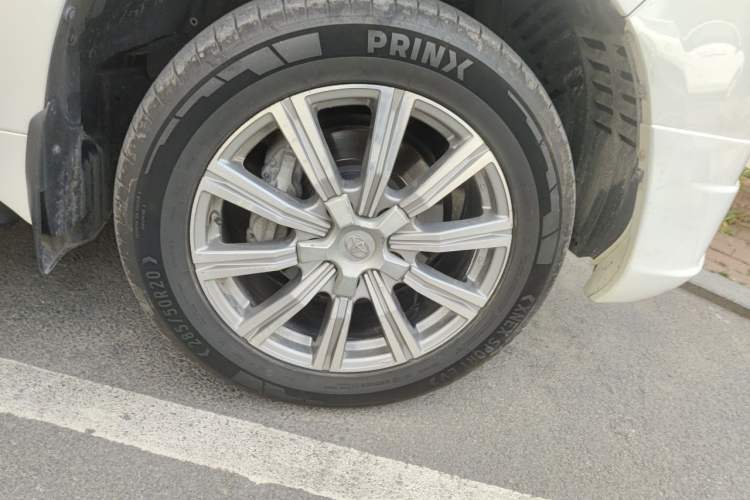 Used Toyota Land Cruiser 2016 4.0L GX-R Dual Differential – Middle East Right Front Wheel Hub