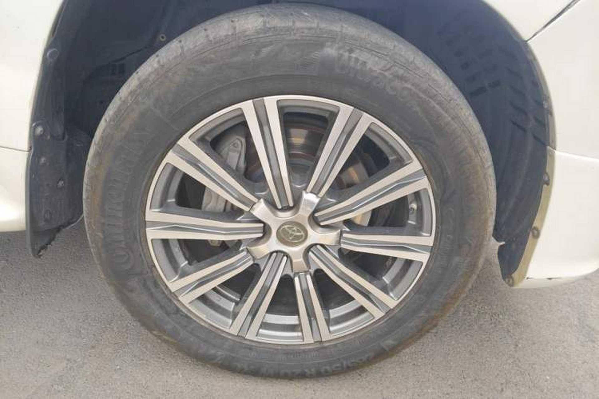 Used Toyota Land Cruiser  Right Front Wheel Hub