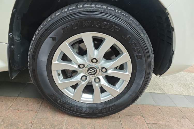 Used Toyota Land Cruiser  Right Front Wheel Hub