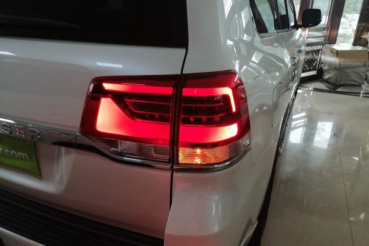Used Toyota Land Cruiser 2016 4.0L Gasoline 8-Seater Middle East Version Right Rear Taillight