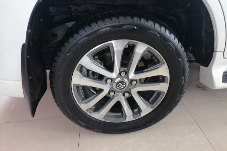 Used Toyota Land Cruiser 2016 4.0L Gasoline 8-Seater Middle East Version Right Rear Wheel Hub