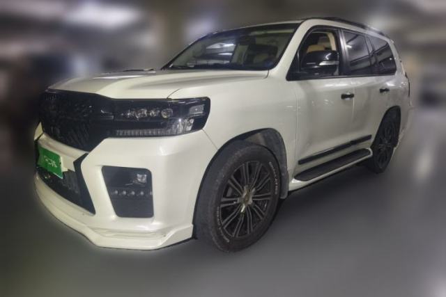 Toyota Land Cruiser 2016 Toyota Land Cruiser (parallel import), 4.0L gasoline, automatic transmission, 5 seats, no rear windows. مستعملة
