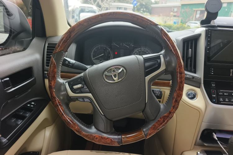 Used Toyota Land Cruiser 2016 4.0L GX 8-Seater U.S. Specification Steering Wheel