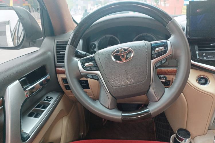 Used Toyota Land Cruiser 2016 4.0 GX-R Dual Fuel Dual Differential – Middle East Steering Wheel