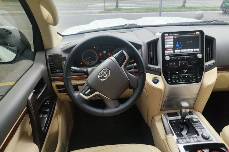 Used Toyota Land Cruiser 2016 4.0L Gasoline 8-Seater Middle East Version Steering Wheel