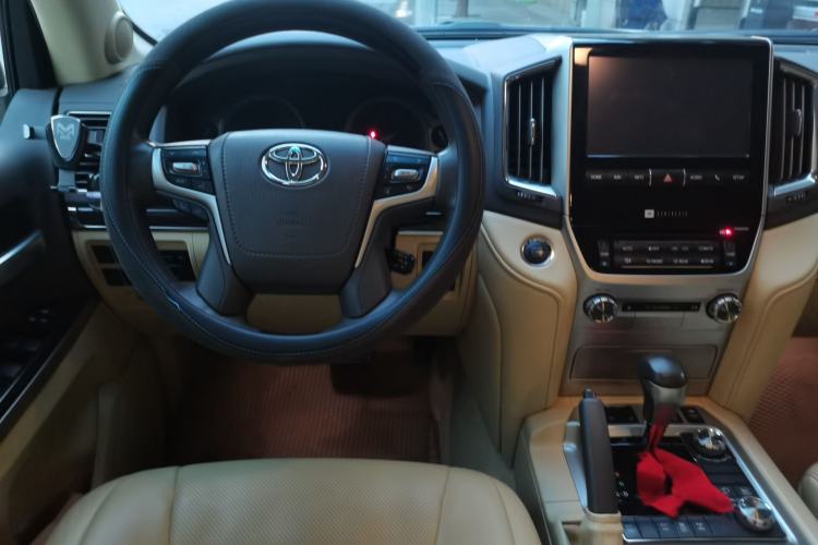 Used Toyota Land Cruiser 2016 4.6L Automatic VX-R Steering Wheel