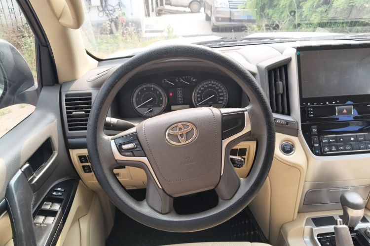 Used Toyota Land Cruiser 2016 4.0 GX-R Dual Fuel Dual Differential – Middle East Steering Wheel