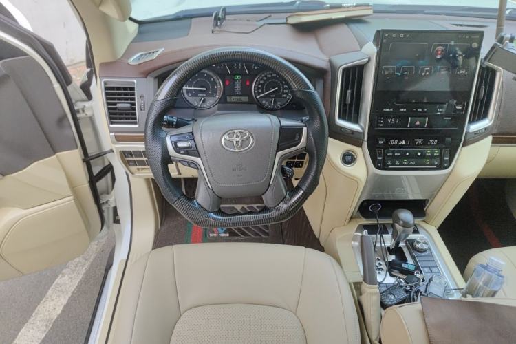 Used Toyota Land Cruiser 2016 4.0L GX-R Dual Differential – Middle East Steering Wheel