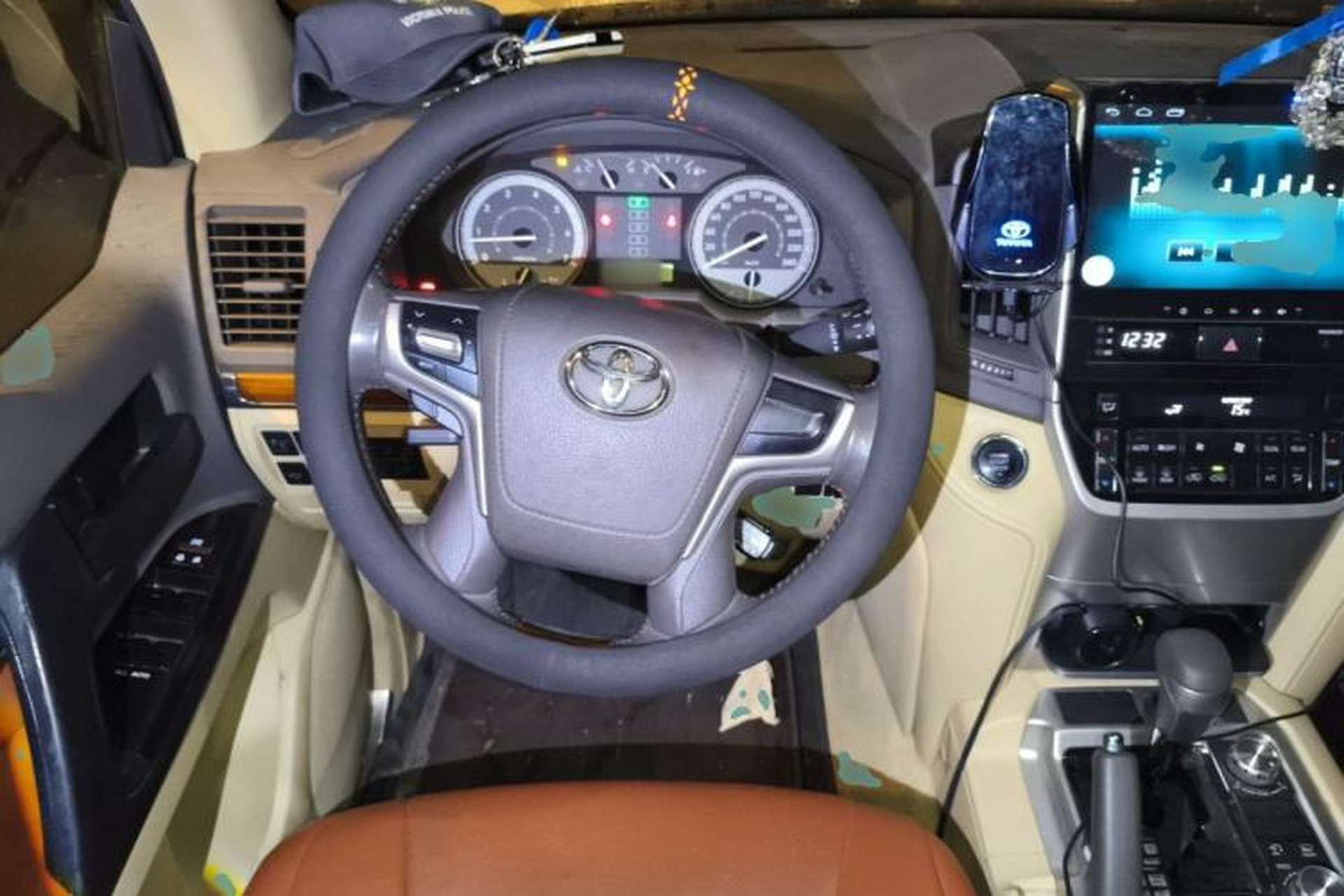 Used Toyota Land Cruiser 2016 4.0 GX-R Dual Fuel Dual Differential – Middle East Steering Wheel