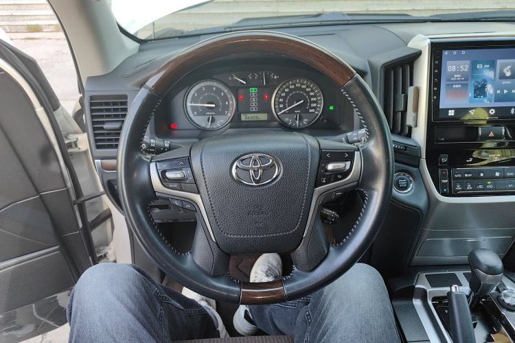Used Toyota Land Cruiser 2016 4.0L GX-R Eight-Cylinder Dual Differential – Middle East Steering Wheel