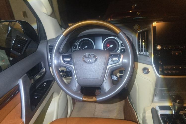 Used Toyota Land Cruiser 2016 5.7L Automatic/Manual Transmission EX-R Middle East Steering Wheel