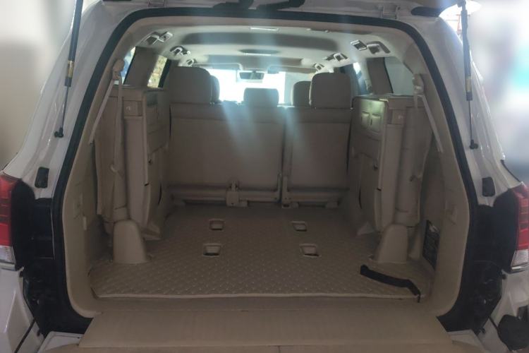 Used Toyota Land Cruiser 2016 4.0L Gasoline 8-Seater U.S. Specification Trunk