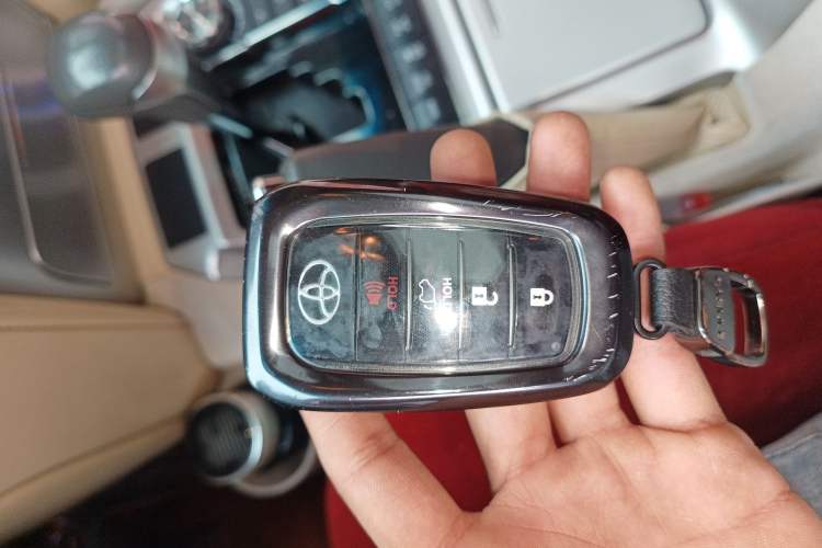Used Toyota Land Cruiser 2016 4.0 GX-R Dual Fuel Dual Differential – Middle East Vehicle Key