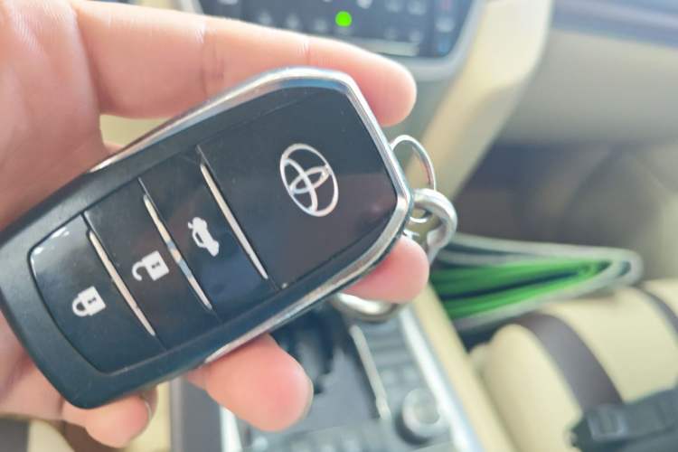 Used Toyota Land Cruiser  Vehicle Key