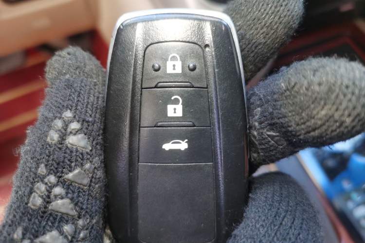 Used Toyota Land Cruiser 2016 4.0L Gasoline 8-Seater Middle East Version Vehicle Key