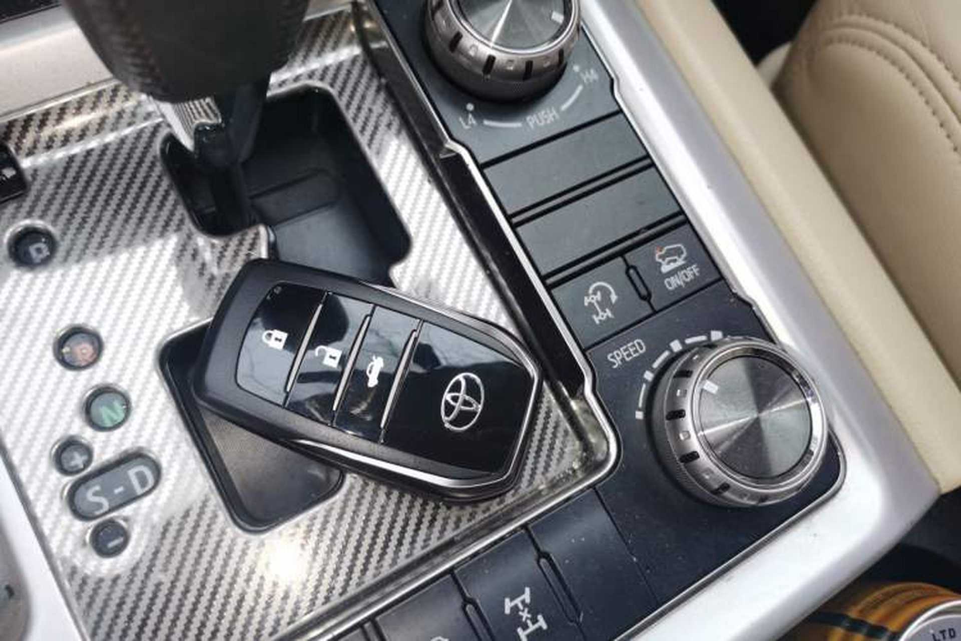 Used Toyota Land Cruiser 2016 4.0L GX 5-Seater U.S. Specification Vehicle Key
