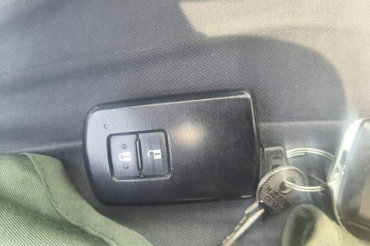 Used Toyota Land Cruiser 2016 4.0 GX-R Dual Fuel Dual Differential – Middle East Vehicle Key