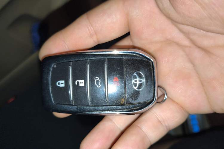 Used Toyota Land Cruiser 2016 4.6L GX-R Middle East Vehicle Key