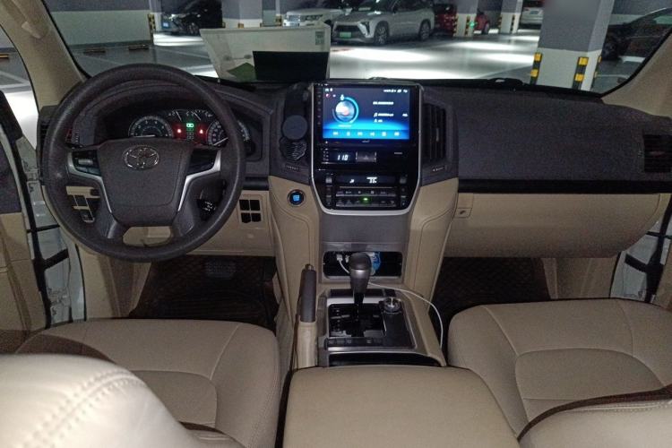 Used Toyota Land Cruiser 2016 4.0L Automatic Parallel Import Version 5 Seats Center Console