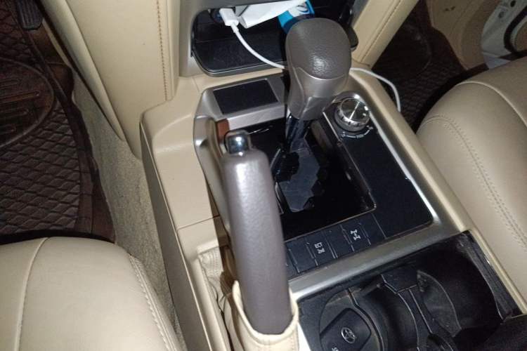 Used Toyota Land Cruiser 2016 4.0L Automatic Parallel Import Version 5 Seats Gear Lever